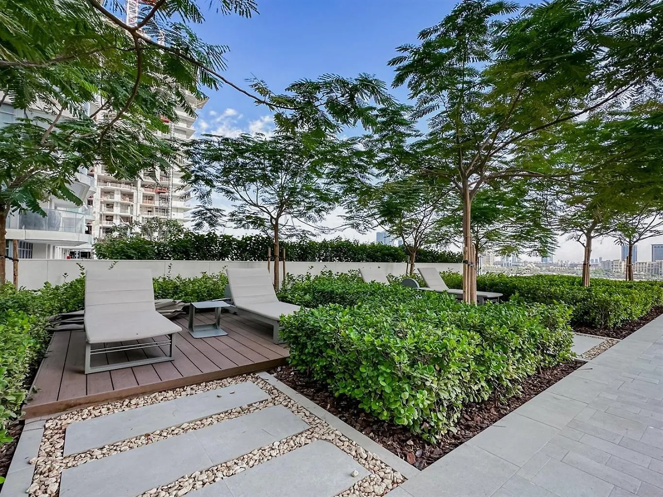 Trophy - Majestic Mingle Marina Suites Dubai